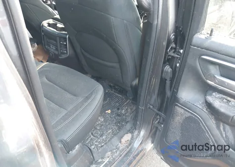 2022 Ram 1500 Big Horn Quad Cab 4X4 6'4 Box z USA, uszkodzony, nr VIN 1C6SRFBT5NN137879